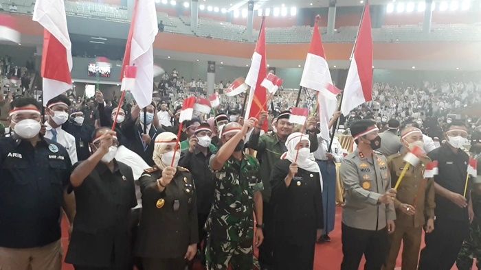 Forkopimda Jatim Gelorakan Deklarasi Anti Narkoba dan Cinta NKRI Forkopimda Jatim Gelorakan Deklarasi Anti Narkoba dan Cinta NKRI