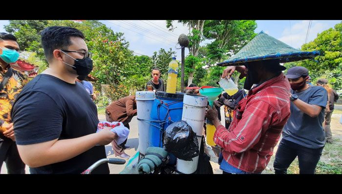 Lawan Ajakan Menangkan Bumbung Kosong, Dhito Gencar Blusukan untuk Dengarkan Keluhan Warga Lawan Ajakan Menangkan Bumbung Kosong, Dhito Gencar Blusukan untuk Dengarkan Keluhan Warga