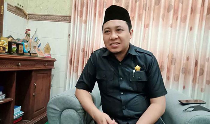 Ketua DPRD Kota Probolinggo Tanggapi Polemik Program Indonesia Pintar Ketua DPRD Kota Probolinggo Tanggapi Polemik Program Indonesia Pintar