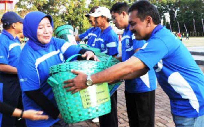 Peringati Hari Lingkungan Hidup 2015, Wali Kota Probolinggo Bagikan Tempat Sampah