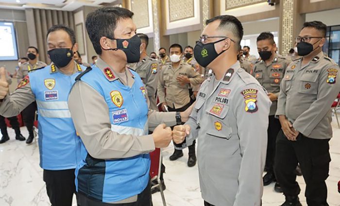 Kapolri Beri Penghargaan Anggota Polda Jatim Pendidikan Perwira, Kapolda: Kami Bangga Kapolri Beri Penghargaan Anggota Polda Jatim Pendidikan Perwira, Kapolda: Kami Bangga