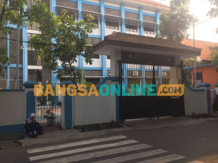 Terduga Pelaku Teror Begal Payudara SMPN 35 Surabaya Teridentifikasi, Ini Tampangnya Terduga Pelaku Teror Begal Payudara SMPN 35 Surabaya Teridentifikasi, Ini Tampangnya
