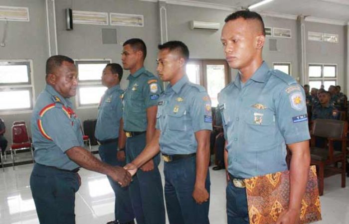 Empat Kursus Program TNI AL TA 2017 di Kolatarmatim Resmi Ditutup Empat Kursus Program TNI AL TA 2017 di Kolatarmatim Resmi Ditutup