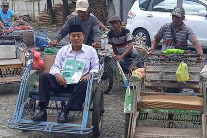 Gunakan 9 Becak, Mantan Rektor Daftarkan Diri sebagai Bacawabup Jember ke PKB Gunakan 9 Becak, Mantan Rektor Daftarkan Diri sebagai Bacawabup Jember ke PKB