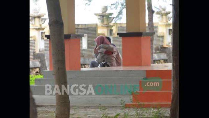 Wisata Kambang Putih di Tuban, kini Dijadikan Ajang Mesum Muda-mudi Wisata Kambang Putih di Tuban, kini Dijadikan Ajang Mesum Muda-mudi