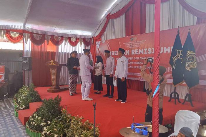 6 Warga Binaan Lapas Ngawi Bebas saat HUT ke-78 Republik Indonesia