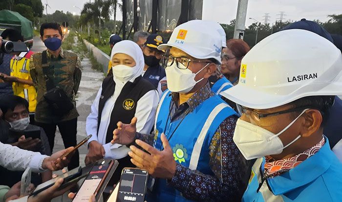 Pemasangan Kabel di Jembatan Suramadu Diperkirakan Capai Rp3,250 Miliar Pemasangan Kabel di Jembatan Suramadu Diperkirakan Capai Rp3,250 Miliar