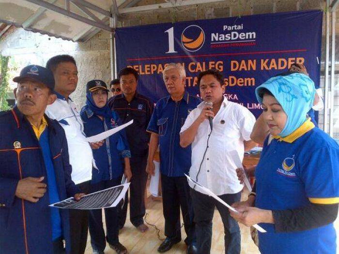Nasdem Tuding Orang Dekat Jokowi Punya Kepentingan Bisnis dan Jabatan Nasdem Tuding Orang Dekat Jokowi Punya Kepentingan Bisnis dan Jabatan