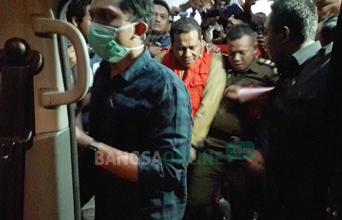 Plt Kepala BPPKAD Gresik M. Muktar Resmi Tersangka, Langsung Dijebloskan ke Medaeng