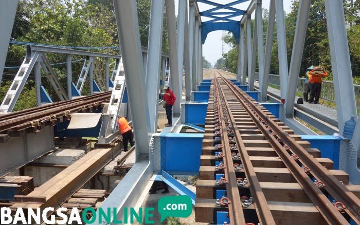 Jembatan Diperbaiki, Jalur Kereta Api Stasiun Jombang ke Stasiun Sembung Dipindah ke Double Track Jembatan Diperbaiki, Jalur Kereta Api Stasiun Jombang ke Stasiun Sembung Dipindah ke Double Track