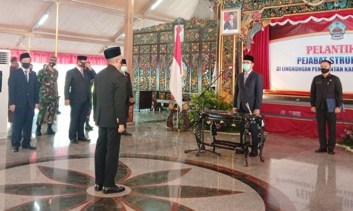 Bupati Bangkalan Lantik Sekda Baru Moh. Taufan Zairinsyah Bupati Bangkalan Lantik Sekda Baru Moh. Taufan Zairinsyah