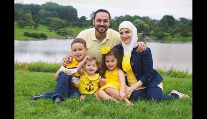 Keluarga Muslim Dikeluarkan dari Pesawat United Airlines demi Alasan Keamanan Keluarga Muslim Dikeluarkan dari Pesawat United Airlines demi Alasan Keamanan