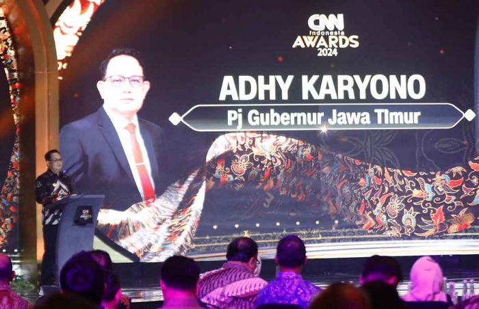 CNN Indonesia Award 2024, Pj Gubernur Jatim Borong 3 Penghargaan CNN Indonesia Award 2024, Pj Gubernur Jatim Borong 3 Penghargaan
