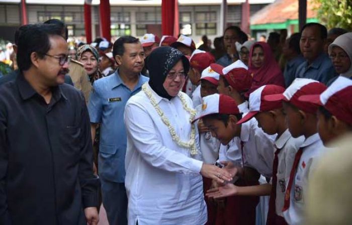 Resmikan SMPN 56, Wali Kota Ingin Ada Sutradara Film Lahir dari Surabaya Resmikan SMPN 56, Wali Kota Ingin Ada Sutradara Film Lahir dari Surabaya