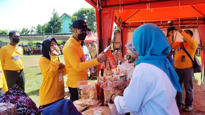 Peringati Hari Koperasi Nasional ke-75, Bupati Lindra Borong Produk Kreasi Siswa