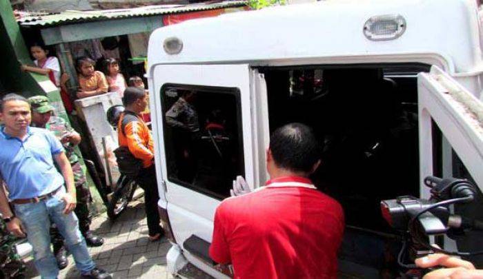 Warga Brawijaya Gang Kedurus Digegerkan Mayat Perempuan Setengah Telanjang Warga Brawijaya Gang Kedurus Digegerkan Mayat Perempuan Setengah Telanjang