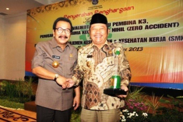 Bupati Sidoarjo Raih Penghargaan K3