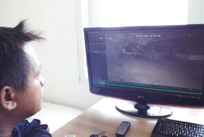Terekam CCTV, Maling Curi Forklift Seharga Rp 200 Juta di Sembung Perak Jombang