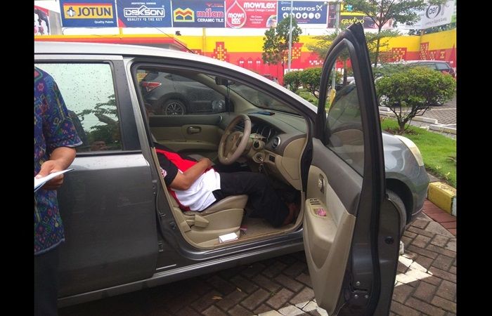 Warga Balongbendo Meninggal di Mobil Saat Parkir Warga Balongbendo Meninggal di Mobil Saat Parkir