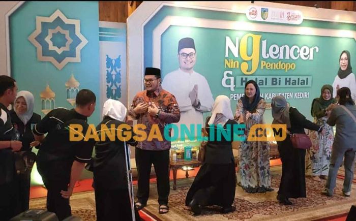 Halal Bihalal, Dhito Didoakan Warga Bisa Lanjutkan Pembangunan di Kabupaten Kediri Halal Bihalal, Dhito Didoakan Warga Bisa Lanjutkan Pembangunan di Kabupaten Kediri