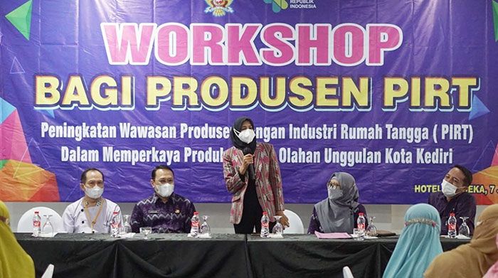 Ketua TP PKK Kota Kediri Buka Workshop untuk Produsen PIRT Ketua TP PKK Kota Kediri Buka Workshop untuk Produsen PIRT
