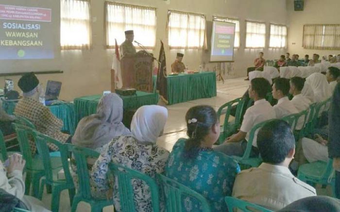 Ratusan Pelajar di Malang Dibekali Wawasan Kebangsaan oleh Wabup Ratusan Pelajar di Malang Dibekali Wawasan Kebangsaan oleh Wabup