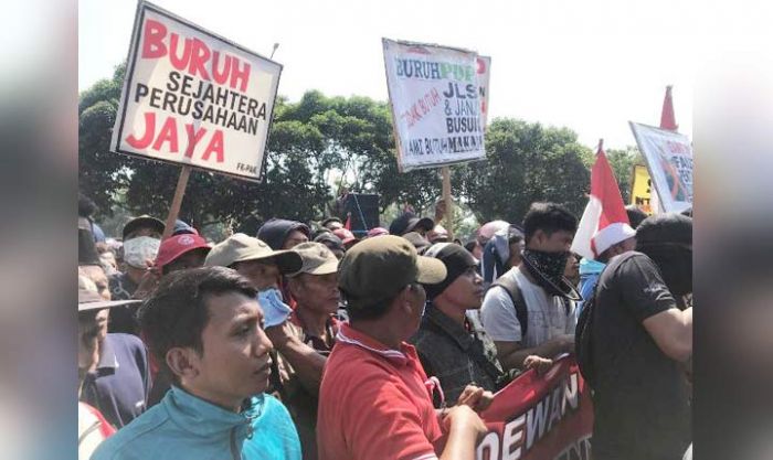 Ribuan Buruh PDP Jember Tuntut Anggaran Penyertaan Modal Ada di P-APBD 2019 Ribuan Buruh PDP Jember Tuntut Anggaran Penyertaan Modal Ada di P-APBD 2019