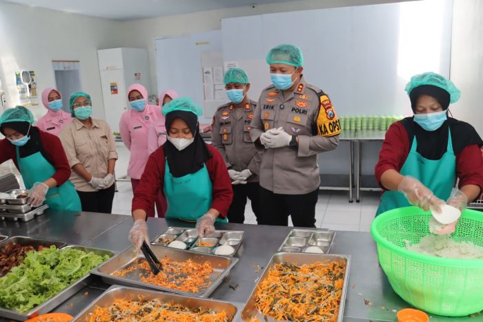 Kapolres Tinjau SPPG Polres Magetan 2 Poncol, Pastikan Sesuai SOP dan Standar Keamanan Pangan
