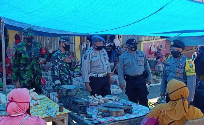 Cegah Covid-19, Koramil 0802/17 bersama Polsek Pulung Tertibkan Prokes di Pasar Cegah Covid-19, Koramil 0802/17 bersama Polsek Pulung Tertibkan Prokes di Pasar