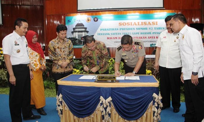 Wagub Emil Dardak Imbau Seluruh UPT Dukung Satgas Saber Pungli Wagub Emil Dardak Imbau Seluruh UPT Dukung Satgas Saber Pungli