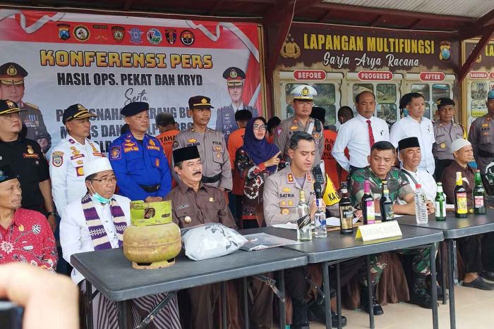 Selama Operasi Pekat Semeru 2023, Polres Pamekasan Amankan 40 Tersangka Berbagai Kasus Selama Operasi Pekat Semeru 2023, Polres Pamekasan Amankan 40 Tersangka Berbagai Kasus