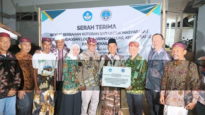 Didampingi Pj Bupati, UK Petra Serahkan Proyek Hibah Teknologi Biogas di Taneyan Lanjhang Pamekasan Didampingi Pj Bupati, UK Petra Serahkan Proyek Hibah Teknologi Biogas di Taneyan Lanjhang Pamekasan