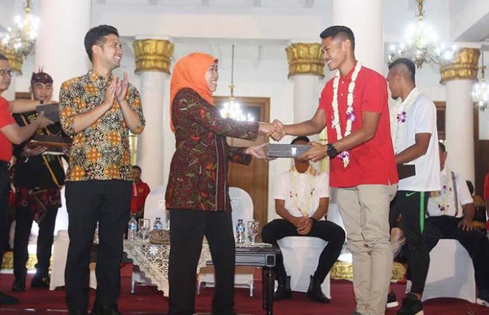 Khofifah Beri Bonus Rp 25 Juta kepada Pemain Timnas U-22 Asal Jawa Timur