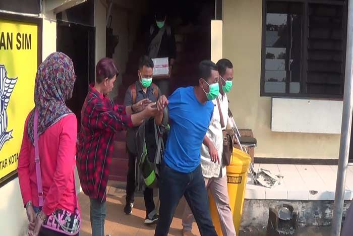 Operasi Senyap di Kota Blitar dan Tulungagung, KPK Bawa Satu PNS dan Tiga Rekanan Operasi Senyap di Kota Blitar dan Tulungagung, KPK Bawa Satu PNS dan Tiga Rekanan
