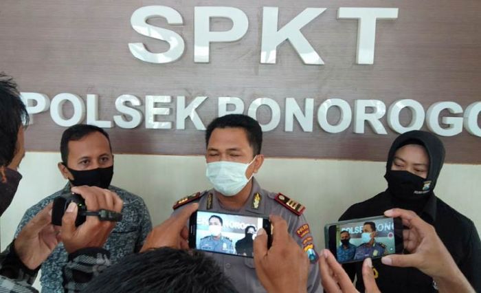 Menyaru Sebagai Guru Olahraga, Pria di Ponorogo Gasak Sejumlah Hp Siswa Salah Satu SMPN Menyaru Sebagai Guru Olahraga, Pria di Ponorogo Gasak Sejumlah Hp Siswa Salah Satu SMPN