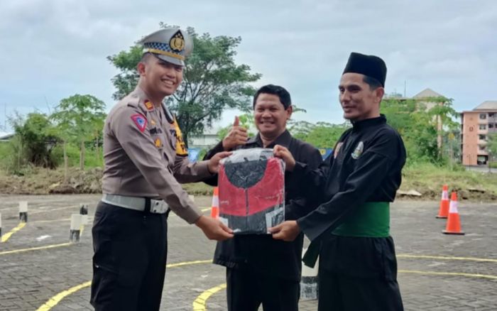 Puluhan Pesilat di Kediri Ikuti Pendidikan Lantas Puluhan Pesilat di Kediri Ikuti Pendidikan Lantas