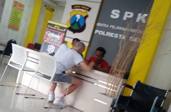 Jadi Korban Pencurian, Dua Warga Ukraina Datangi SPKT Polresta Sidoarjo Jadi Korban Pencurian, Dua Warga Ukraina Datangi SPKT Polresta Sidoarjo