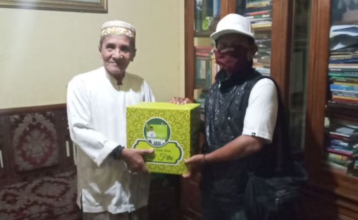 Korda AMSI Jatim Wilayah Malang Raya Bagikan Puluhan Paket Lebaran untuk Janda hingga Seniman Korda AMSI Jatim Wilayah Malang Raya Bagikan Puluhan Paket Lebaran untuk Janda hingga Seniman