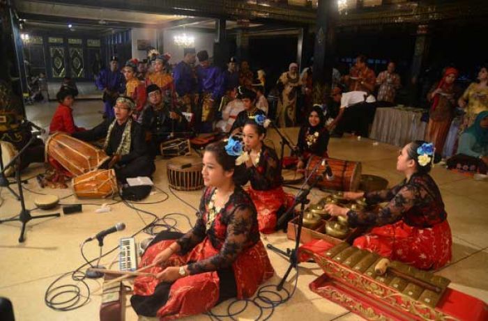 Kesenian "Tembheng Macapat" masih Dilestarikan di Madura Kesenian "Tembheng Macapat" masih Dilestarikan di Madura