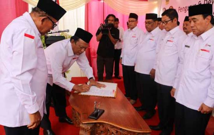 Bupati Sambari Resmikan Kantor PMI Gresik