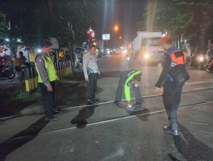Terobos Palang Perlintasan, Pemotor di Sidoarjo Tewas Dihantam KA Argo Semeru Terobos Palang Perlintasan, Pemotor di Sidoarjo Tewas Dihantam KA Argo Semeru