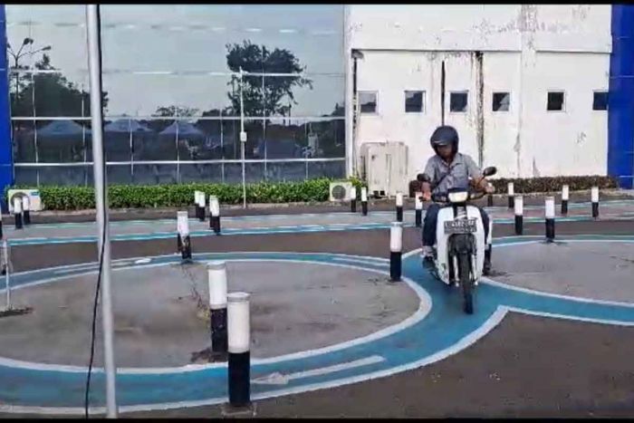 Kasatlantas Polrestabes Surabaya Sebut Ujian SIM Praktis dengan Program ini Kasatlantas Polrestabes Surabaya Sebut Ujian SIM Praktis dengan Program ini
