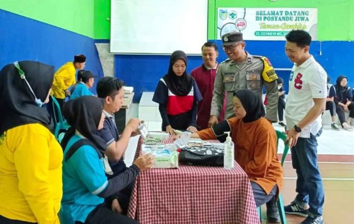 Bhabinkamtibmas Sidomulyo Kediri Dampingi Posyandu Jiwa Taman Gembira untuk Penderita ODGJ