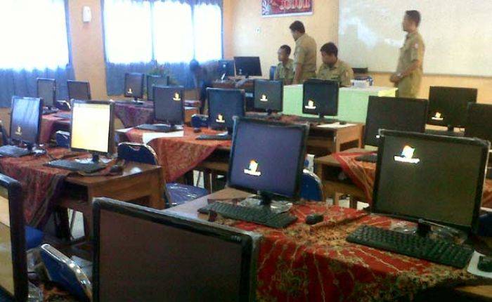 UN CBT, Disdik Bojonegoro Minta PLN dan Telkom Stabilkan Listrik dan Koneksi Internet UN CBT, Disdik Bojonegoro Minta PLN dan Telkom Stabilkan Listrik dan Koneksi Internet