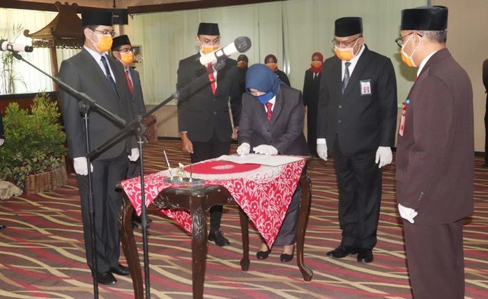 Isi Kekosongan Jabatan, Plt Wali Kota Pasuruan Lantik Pj Sekretaris Daerah Isi Kekosongan Jabatan, Plt Wali Kota Pasuruan Lantik Pj Sekretaris Daerah