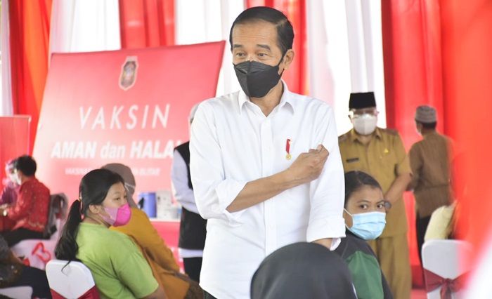 Kunjungan Singkat Presiden Joko Widodo di Kota Blitar, Tinjau Vaksinasi dan Sapa Warga