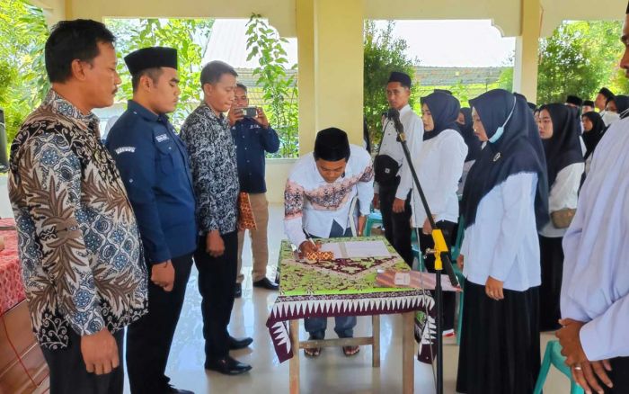 Puluhan Ribu Anggota KPPS Dilantik, KPU Tuban Minta Jaga Netralitas dan Bekerja Profesional Puluhan Ribu Anggota KPPS Dilantik, KPU Tuban Minta Jaga Netralitas dan Bekerja Profesional