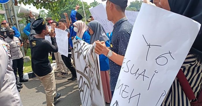 Setahun Menjabat, PMII Tuban Catat Rapor Merah Kinerja Lindra-Riyadi Setahun Menjabat, PMII Tuban Catat Rapor Merah Kinerja Lindra-Riyadi