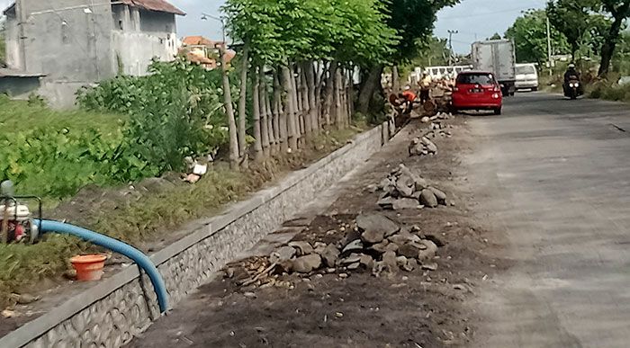 Tanpa Papan Nama, Proyek Plengsengan Milik Pemprov Jatim di Probolinggo Jadi Sorotan