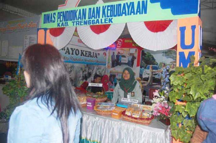 Gebyar UMKM dan Pasar Rakyat, Disdik Trenggalek Melalui SMK I Tampilkan Berbagai Produk Unggulan Gebyar UMKM dan Pasar Rakyat, Disdik Trenggalek Melalui SMK I Tampilkan Berbagai Produk Unggulan